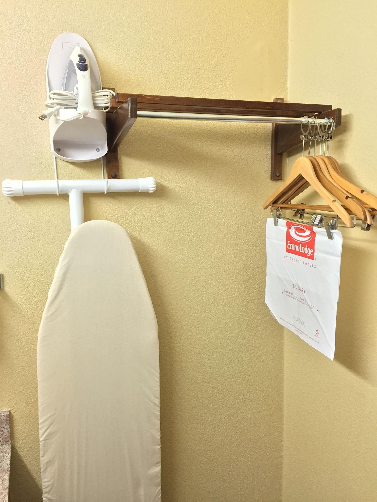 Econo Lodge White Pine Morristown I-81 & I-40 Split エクステリア 写真
